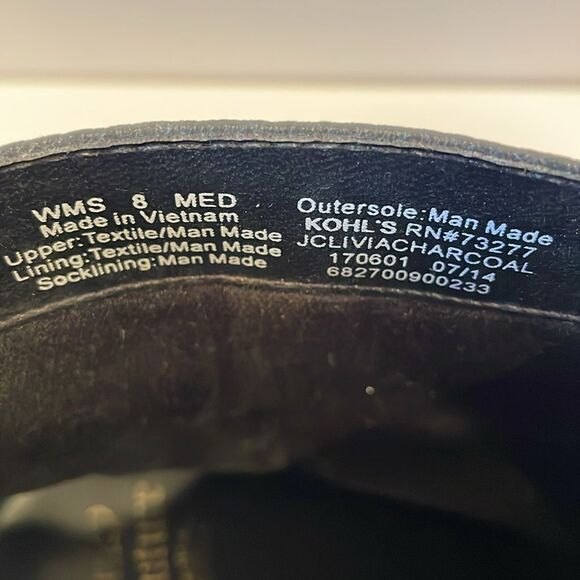 Juicy couture heeled boots in a size 8 medium with approximately a 4 inch heel - Picture 7 of 8